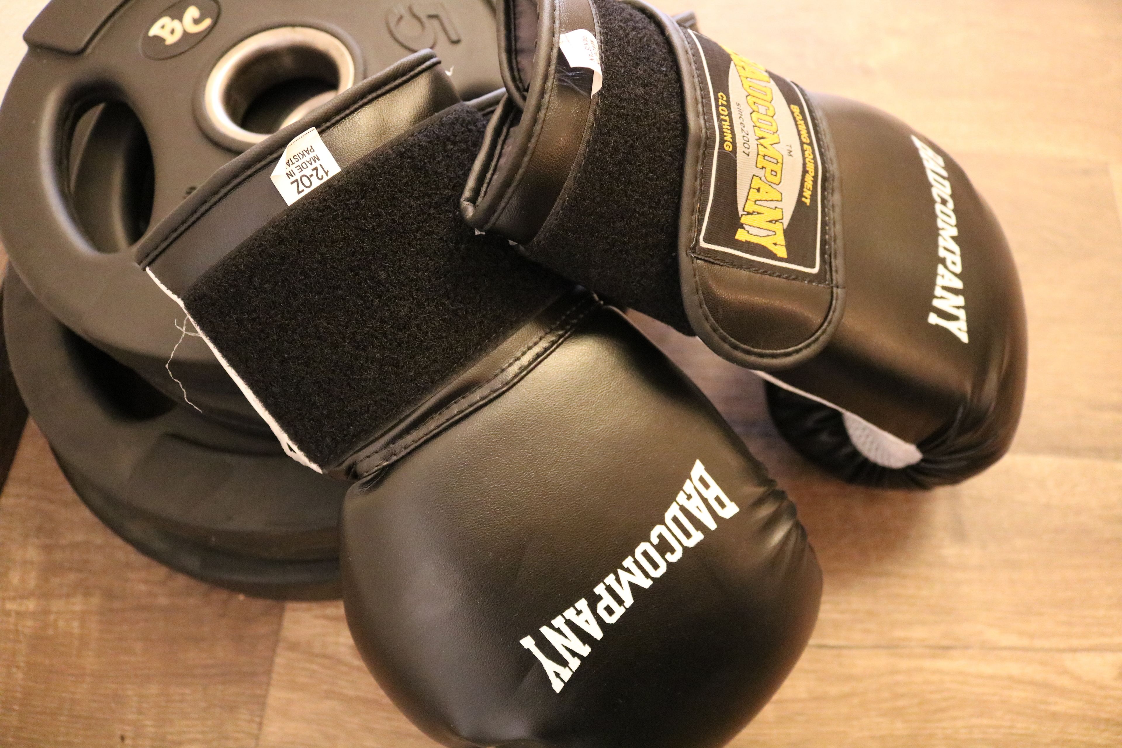 A pair of boxing gloves with the brand name "Baldomante" on them.