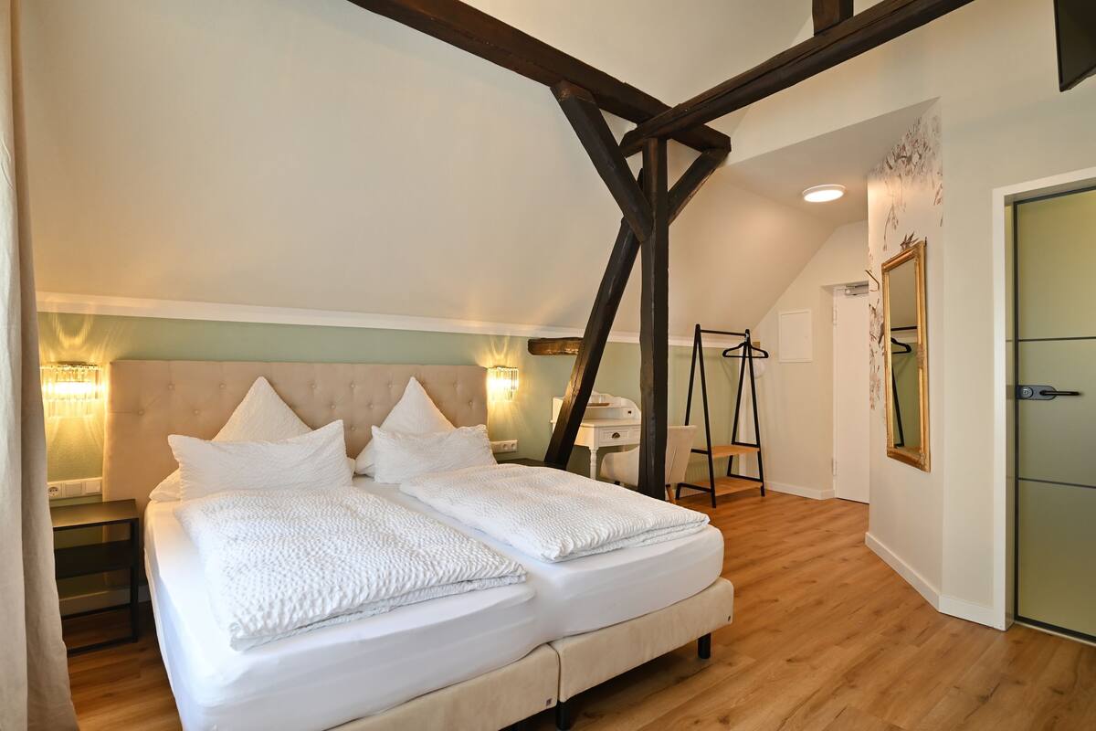 Hypo-allergenic bedding available, minibar, desk, soundproofing
