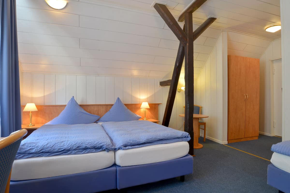 quadruple room | hypo-allergenic bedding, minibar, desk, soundproofing