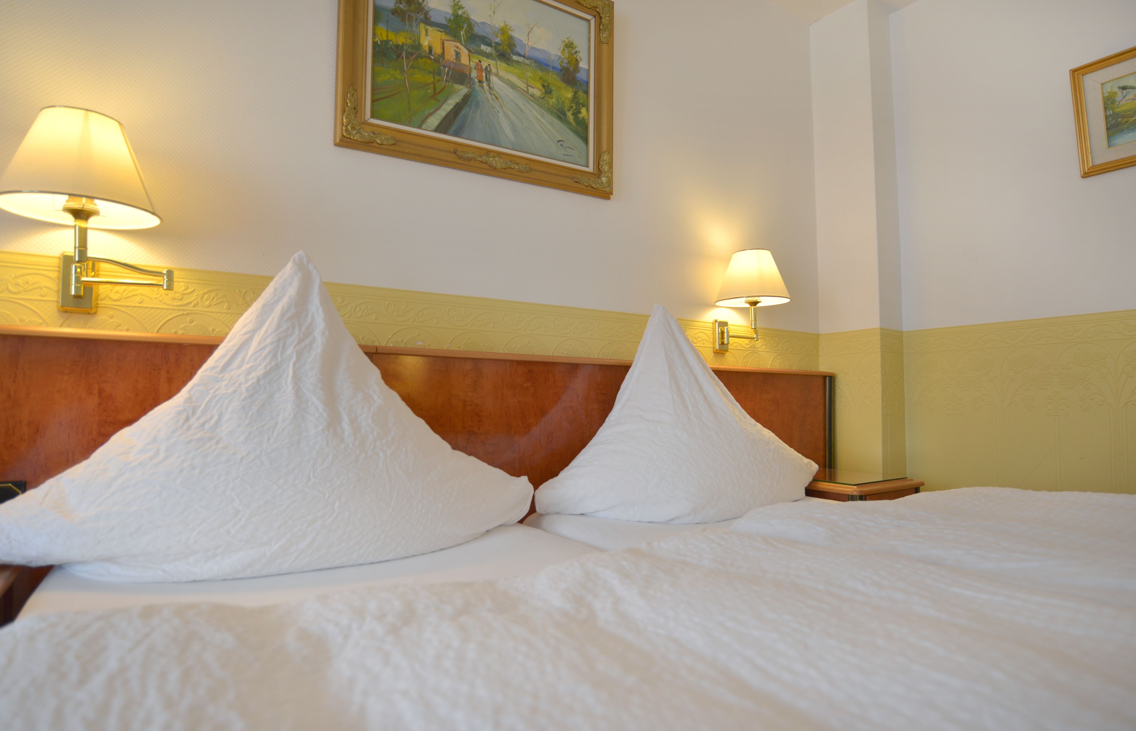 hypo-allergenic bedding, minibar, desk, soundproofing