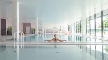 Indoor pool, sun loungers