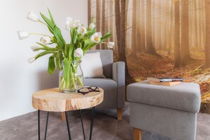 Dobbeltrom, utsikt mot innsjø | Sengetøy av topp kvalitet, safe på rommet og skrivebord