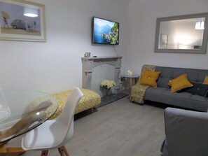 高級寢具、熨斗/熨衫板、嬰兒床 (收費)、Wi-Fi (收費)