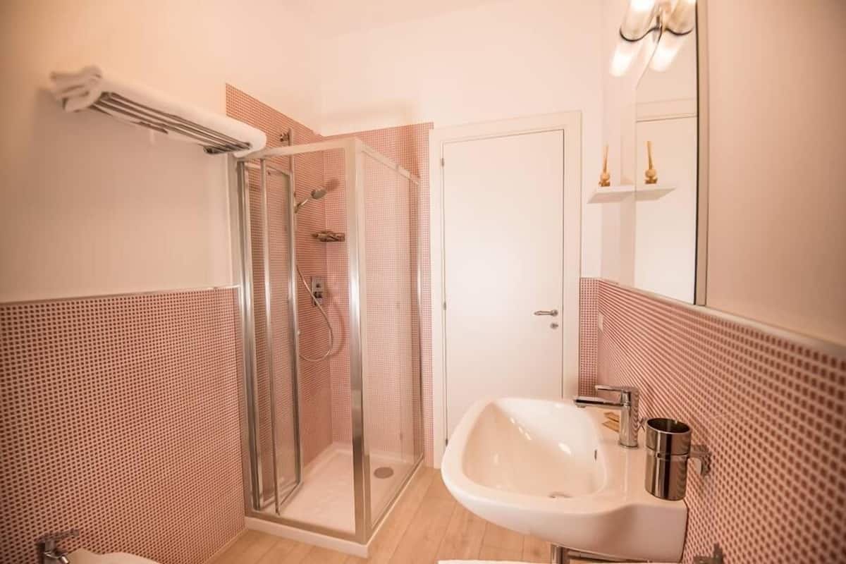 deluxe quadruple room | bathroom | shower, free toiletries, hair dryer, bidet