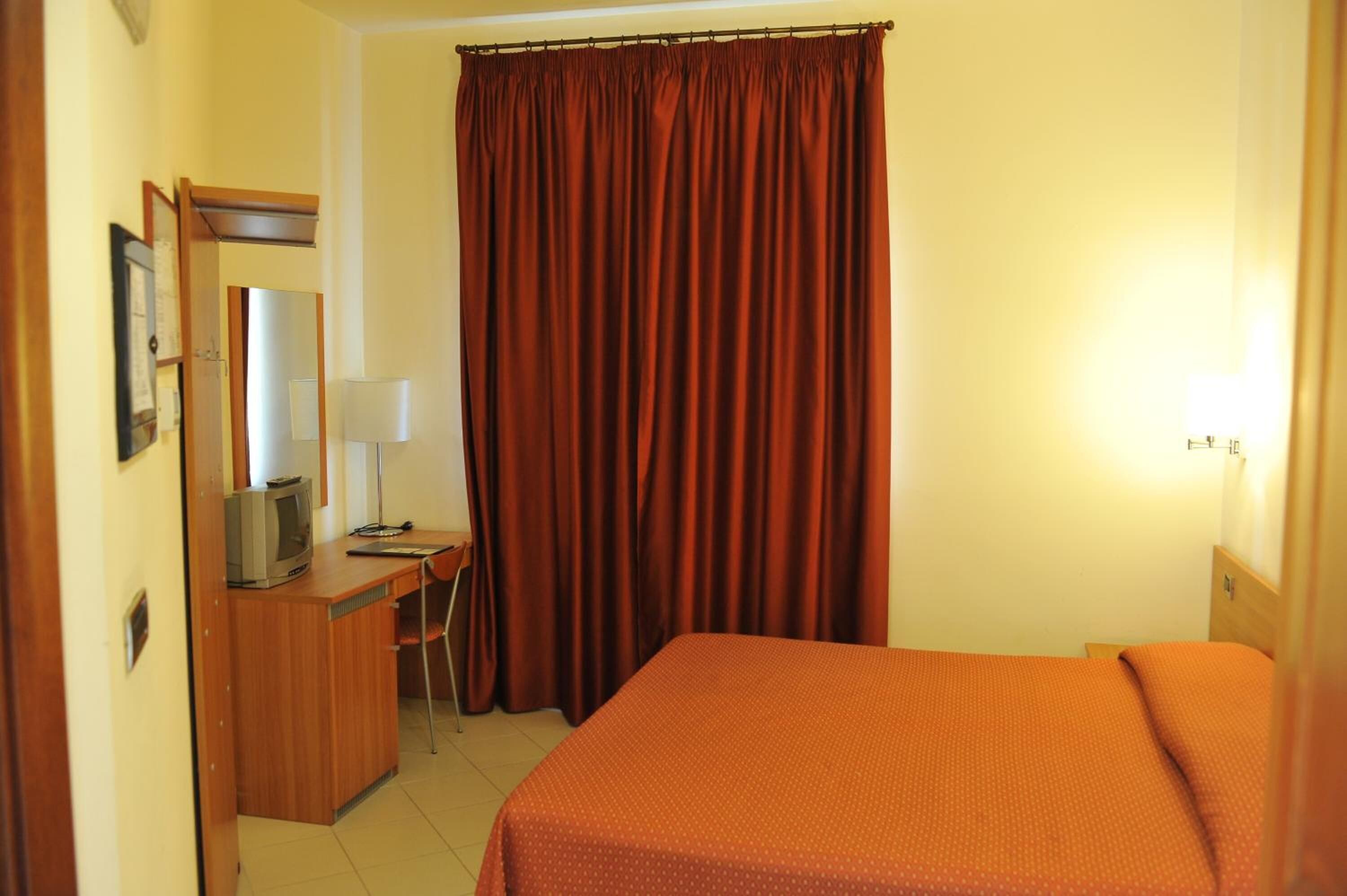 minibar, in-room safe, desk, free wifi