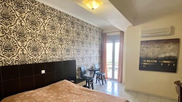 Doppel- oder Zweibettzimmer | Hochwertige Bettwaren, Minibar, Zimmersafe, Schreibtisch