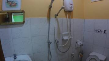 Regadera, amenidades de baño gratuitas, toallas, jabón