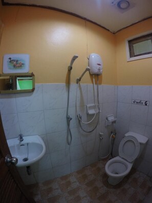 Suihku, ilmaiset hygieniatuotteet, pyyhkeet, saippua