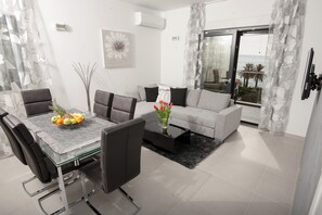 Deluxe Apartment (4) | Living area | Flat-screen TV - Villa Nani (Podstrana)