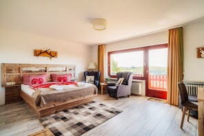 Comfort Double Room, Mountainside | Living area