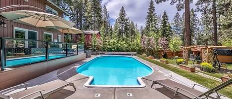 Piscine extérieure, piscine chauffée