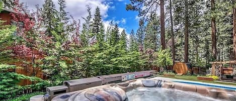 Tina de hidromasaje al aire libre