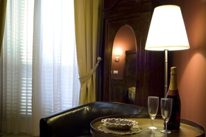 Chambre Classique, 1 grand lit | Draps italiens Frette, literie de qualité supérieure