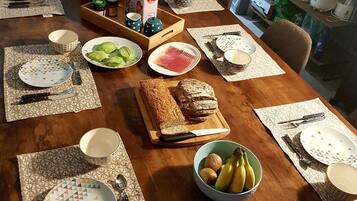 Free daily buffet breakfast