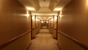 Unclassified image, 2 of 16, button - Luxurious, spacious studio ski in/out at the Resort at Squaw Creek. Sleeps 2-3. (Olympic Valley)