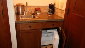 Unclassified image, 4 of 16, button - Luxurious, spacious studio ski in/out at the Resort at Squaw Creek. Sleeps 2-3. (Olympic Valley)