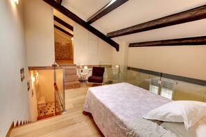 Duplex, 2 Bedrooms - Arsenale Loft (Venice)