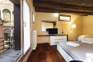 2 bedrooms, cribs/infant beds, free WiFi, bed sheets