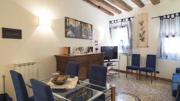 Appartement, 1 slaapkamer | Dineren op de kamer