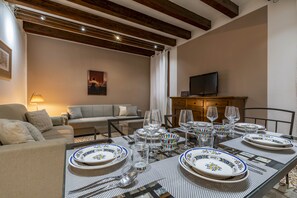 Apartment, 2 Bedrooms | Dining room - San Moisé (Venice)