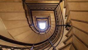 A spiral staircase with a view of the sky through the top. - San Marco Superior Apartments by Wonderful Italy (Venice)