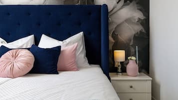 Apartamento familiar, vistas al mar | Escritorio, tabla de planchar con plancha, wifi gratis y ropa de cama