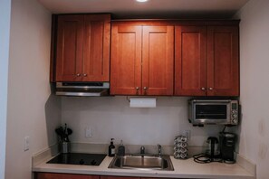 Private kitchen - Cozy studio with A/C 1B/1B in San Mateo, California. No pet/smoke (San Mateo)