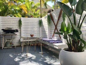 Outdoor dining - 3 Bedroom Tropical Cottage in Port Douglas,Pandanus Cottage 5 Fullmoon Terraces  (Port Douglas)