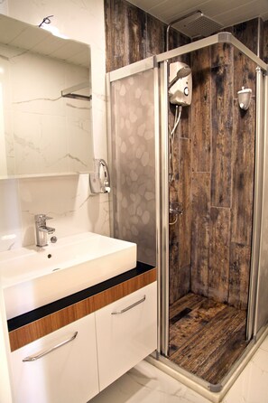 Comfort-Apartment, 1 Schlafzimmer | Badezimmer | Dusche, kostenlose Toilettenartikel, Haartrockner, Handtücher