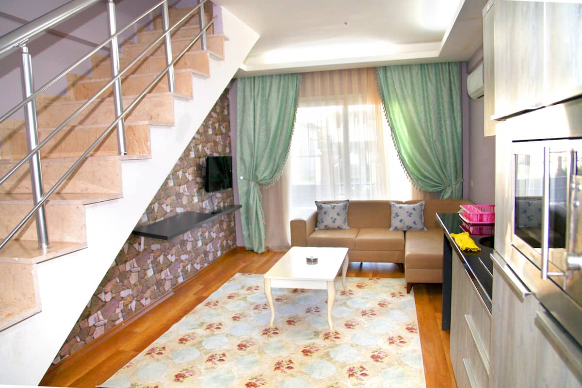 Duplex, 1 Bedroom | 1 bedroom, premium bedding, desk, iron/ironing board