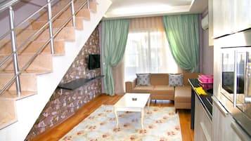 Duplex, 1 Bedroom | 1 bedroom, premium bedding, desk, iron/ironing board