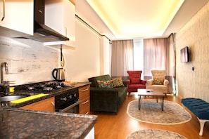 Leilighet – comfort, 1 soverom | 1 soverom, sengetøy av topp kvalitet, skrivebord og strykejern/-brett