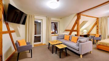 Comfort Apartment, Non Smoking, Balcony | Premium bedding, desk, soundproofing, iron/ironing board