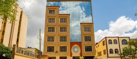 Vista frontal de la propiedad