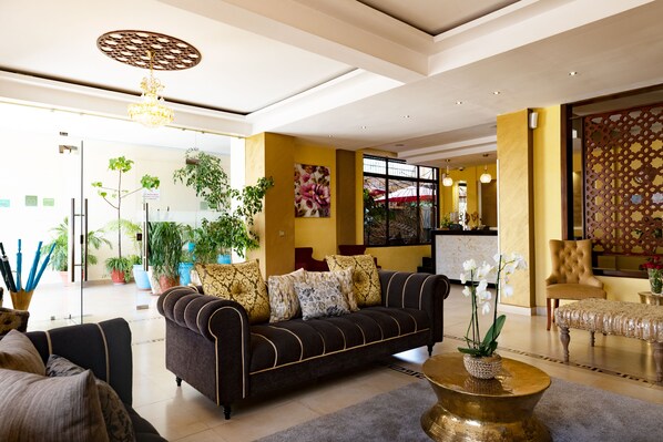 Lobby sitting area - Saab Royale Hotel (Nairobi)