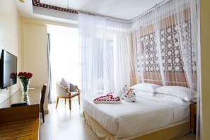 Egyptian cotton sheets, premium bedding, pillow-top beds, minibar - Saab Royale Hotel (Nairobi)