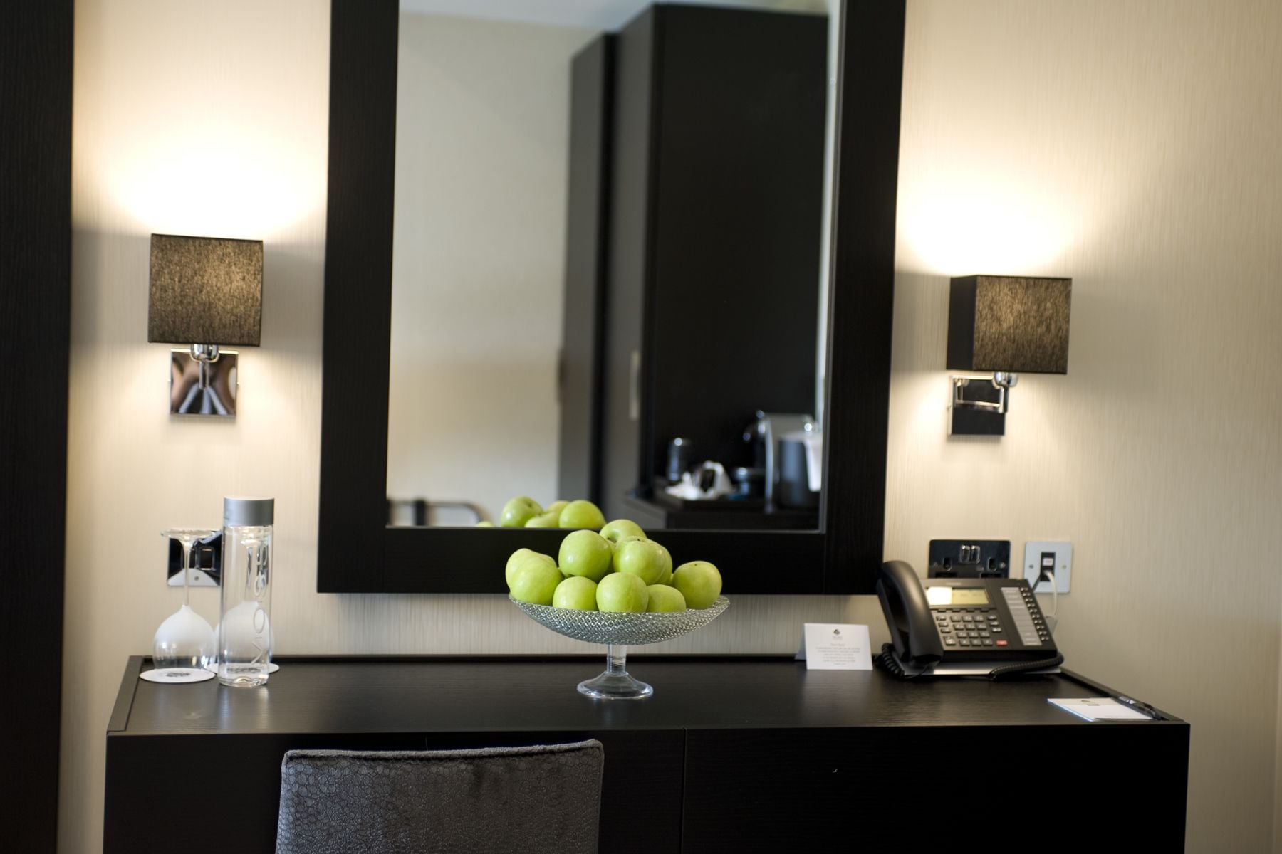 32-inch flat-screen tv with digital channels, tv