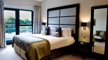 Hypo-allergenic bedding, in-room safe, desk, soundproofing