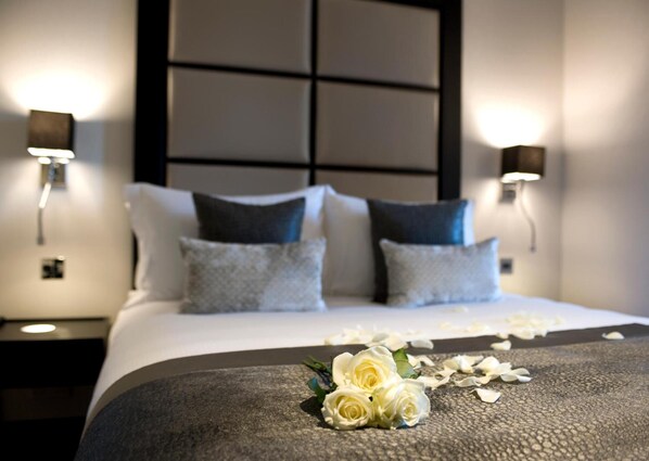 Hypo-allergenic bedding, in-room safe, desk, soundproofing