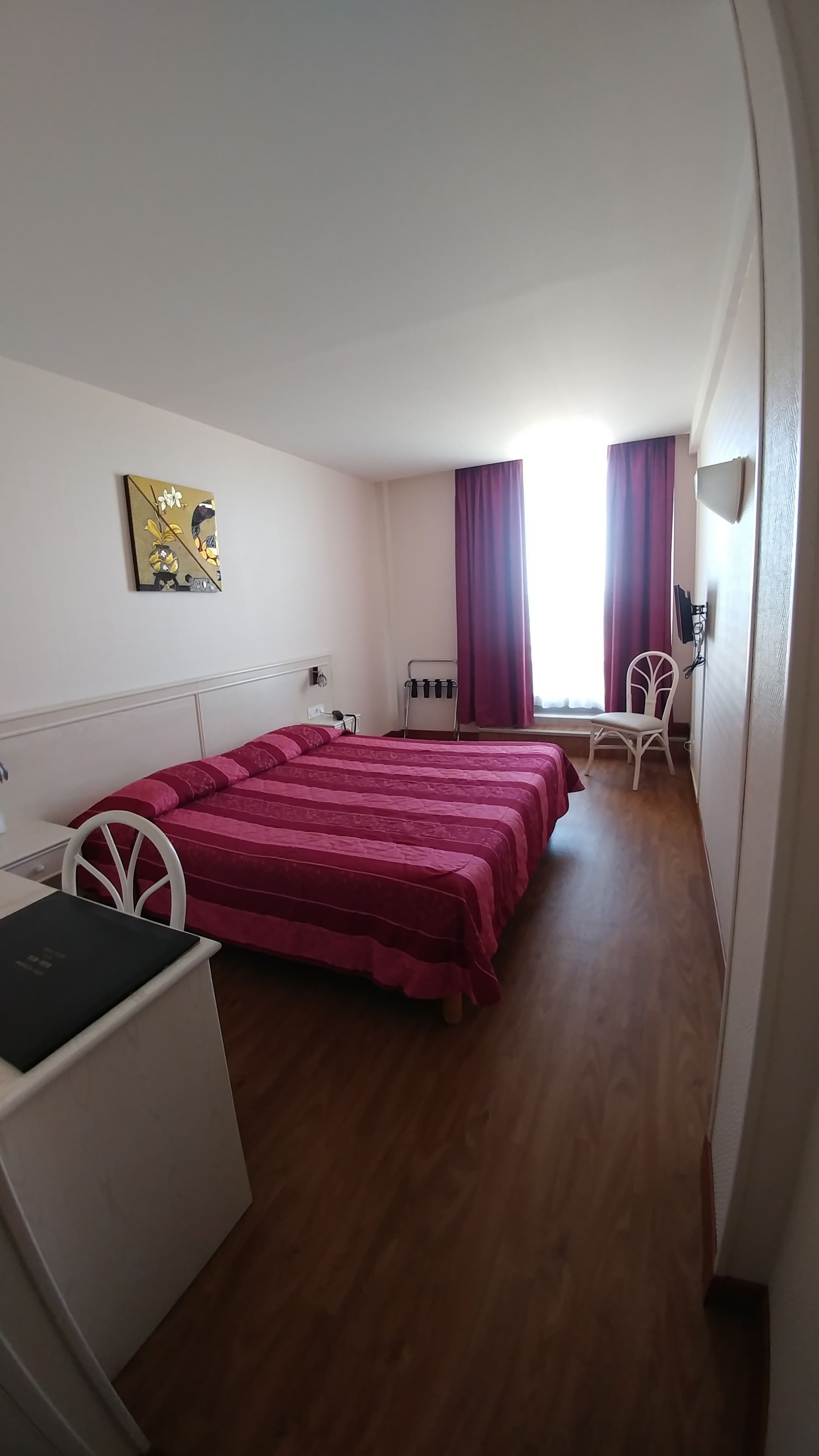 double room, balcony, sea view | in-room safe, individually decorated, individually furnished, desk