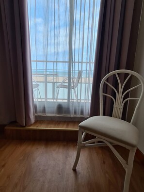 Double Room, Balcony, Sea View | Balcony - Hotel Mira-Mar (Valras-Plage)