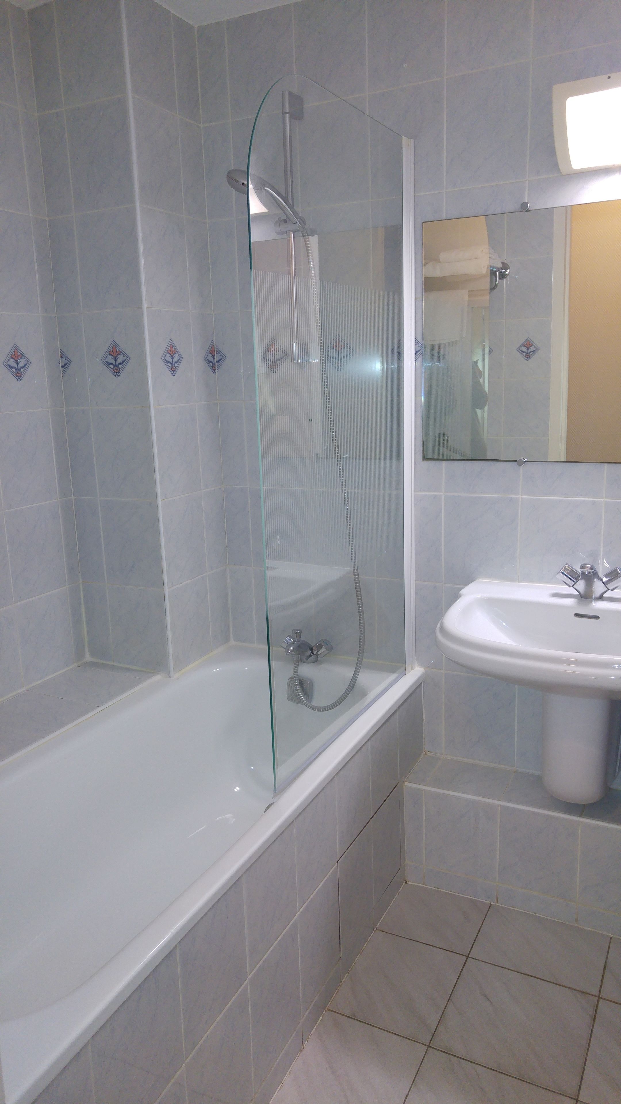 twin room, balcony, sea view | bathroom | free toiletries, hair dryer, towels