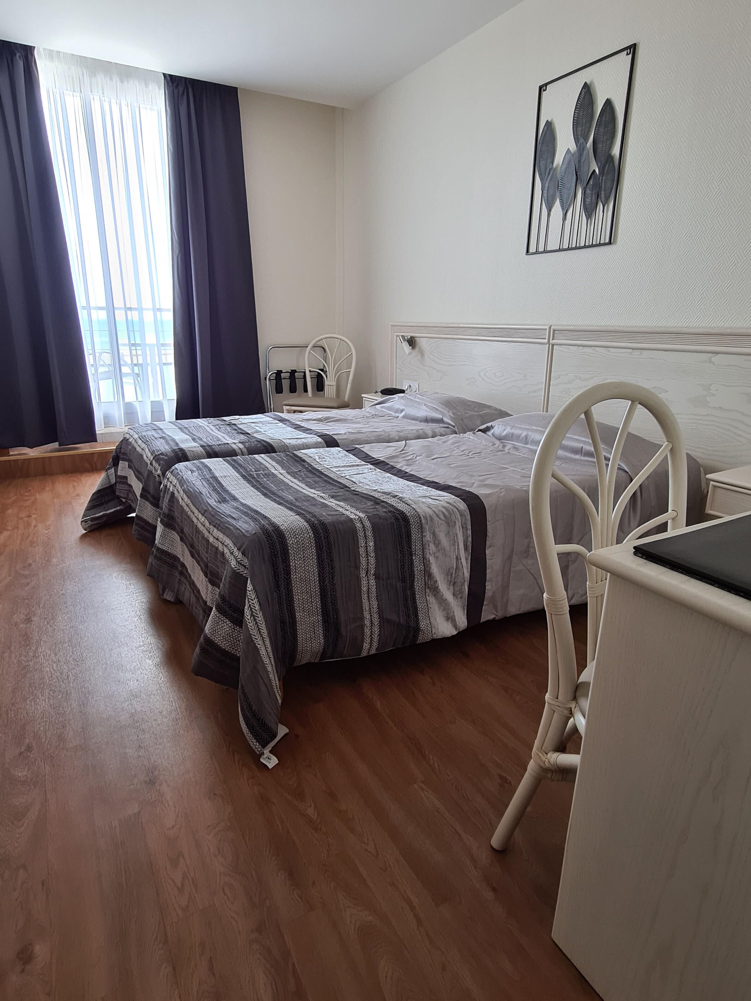 twin room, balcony, sea view | in-room safe, individually decorated, individually furnished, desk