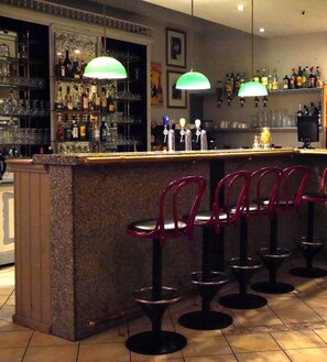 Bar (on property) - Hotel Dirbach Plage (Esch-sur-Sure)