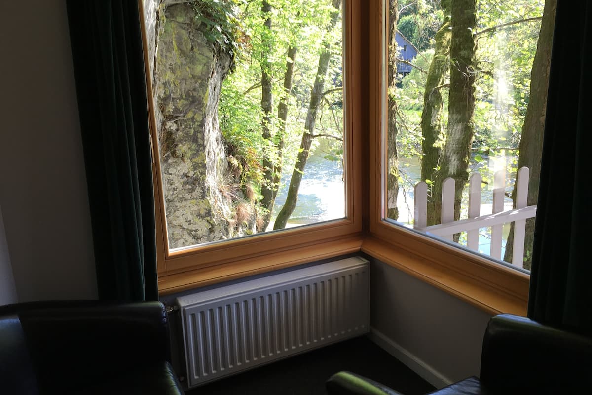 superior double room | living area | flat-screen tv