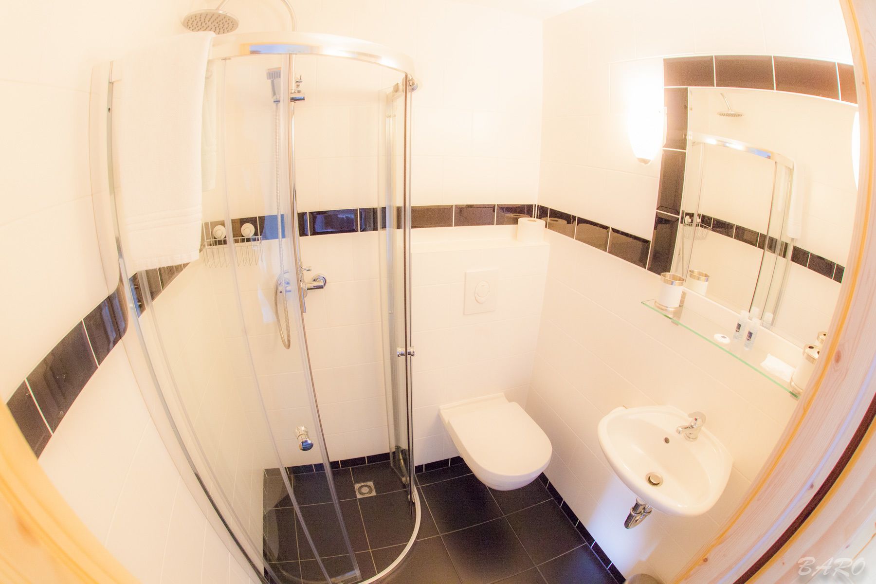 double room | bathroom | shower, free toiletries, hair dryer, towels