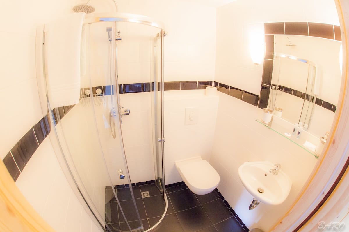 double room | bathroom | shower, free toiletries, hair dryer, towels