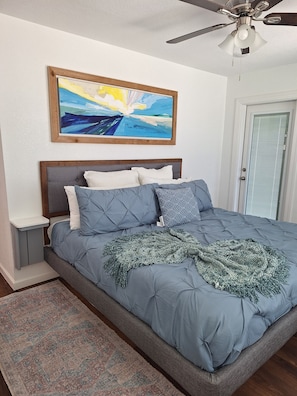 4 bedrooms, iron/ironing board, free WiFi, bed sheets - Kids Cottage Amazing views from all directions (Jamaica Beach)