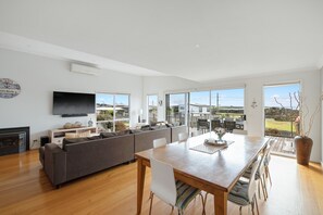 Smart TV, fireplace, video games, Netflix