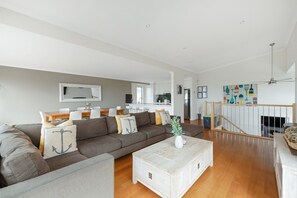 TV connectée, cheminée, jeux vidéo, Netflix